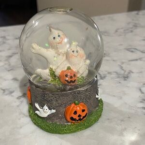 Greenbrier International Ghost and Pumpkin Snow Globe 3" size